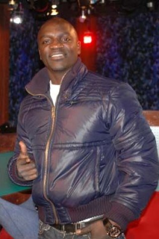 Akon Collects Wifeys 