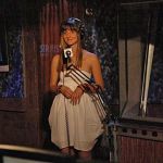 Leah Wants a Date with Artie