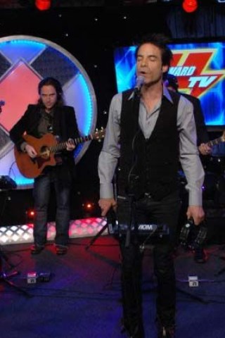 Train Performs on Air; Tom Arnold Talks New Tattoo