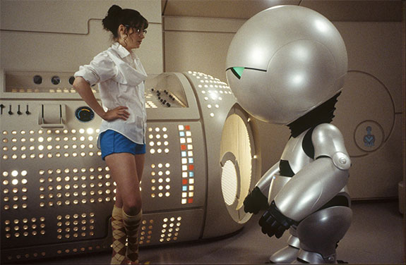 Trillian (Zooey Deschanel) and Marvin in "The Hitchhiker's Guide to the Galaxy" (2005)