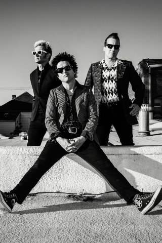 Green Day Performs Live In Studio