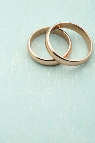 Dude Puts Wedding Ring on Penis, Awfulness Ensues