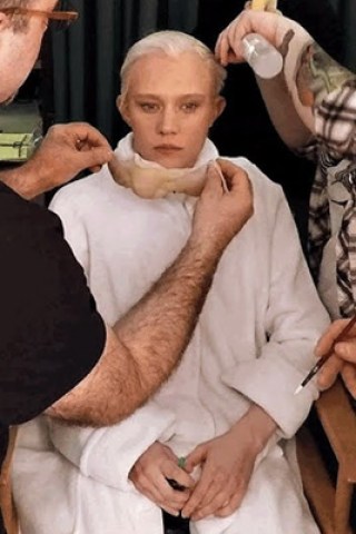 VIDEO: Kate McKinnon Transforms During 'SNL' Break