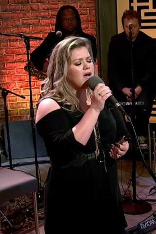Audio: Kelly Clarkson Hits the High Notes Live