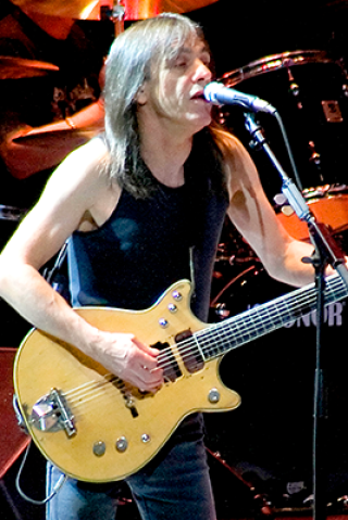 Howard Pays Tribute to AC/DC's Malcolm Young