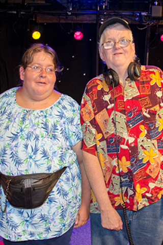 Wendy and Gary Seek Holiday Cash