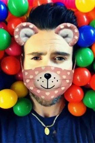 Adam Levine Has Fun With Snapchat in Maroon 5 Vid