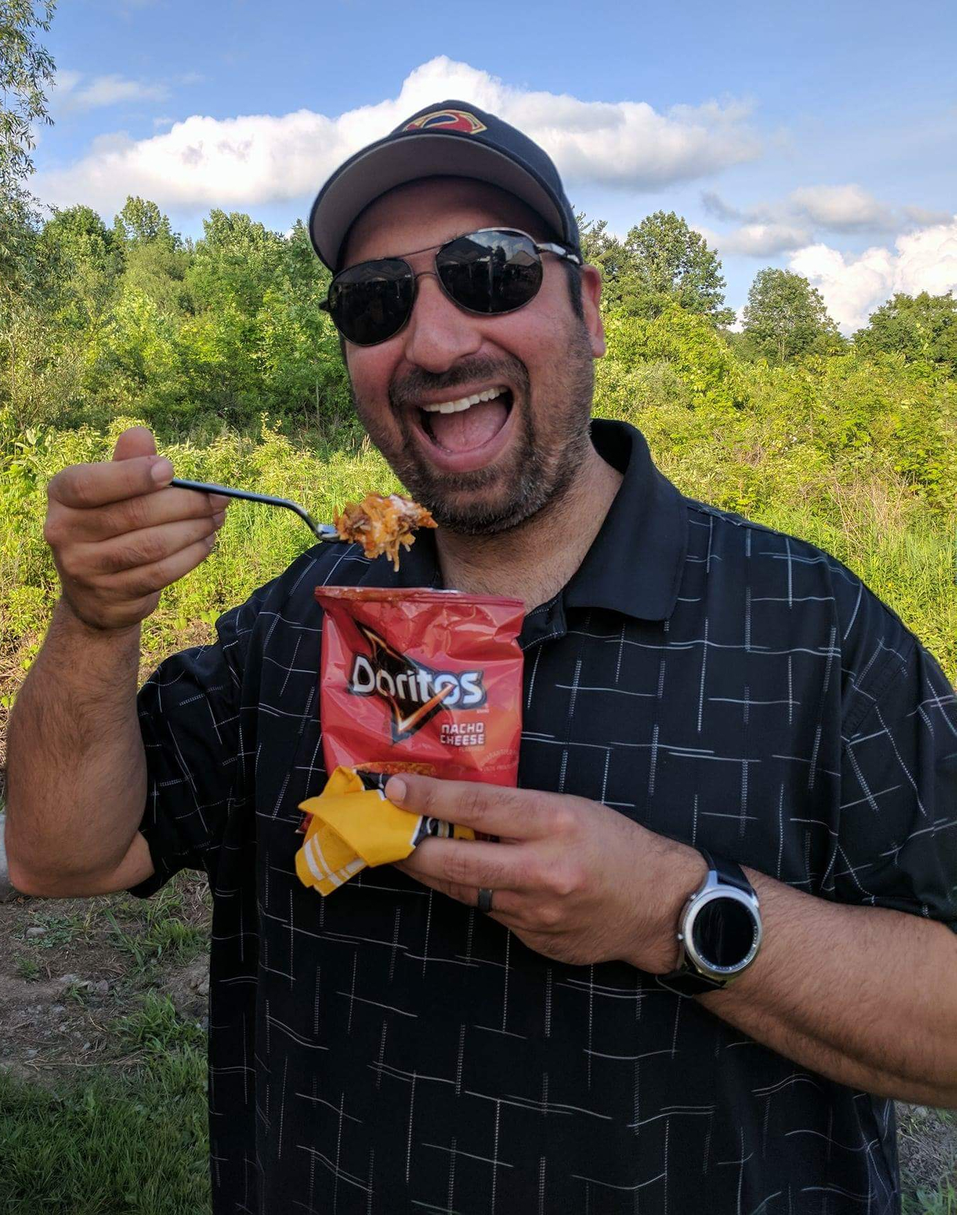 Jason Kaplan Combines Doritos and Taco Ingredients While Golfing Howard Stern picture