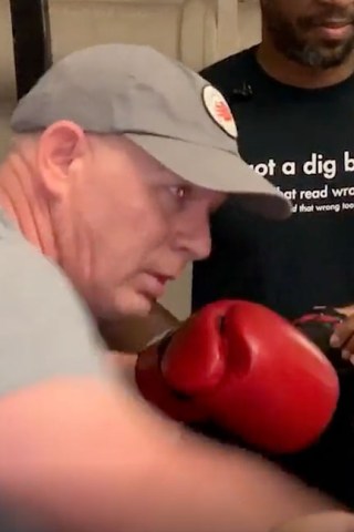 Lenny Dykstra Trains for His ‘Bagel Boss Guy’ Bout