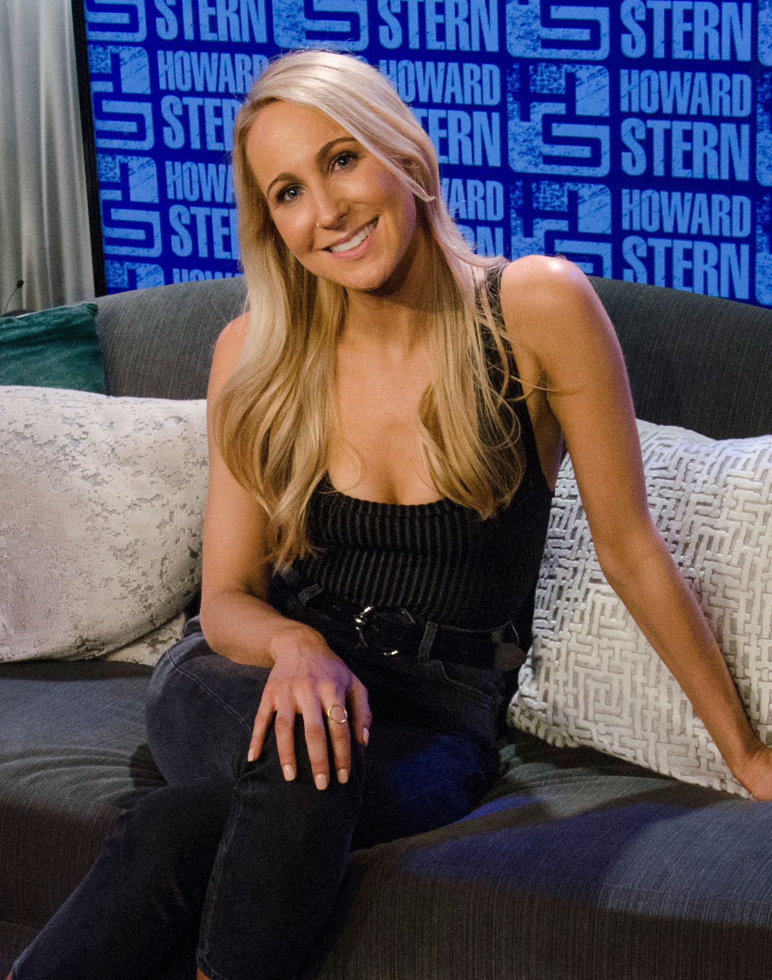 VIDEO: Nikki Glaser Tells the Jokes That Were Too Hot for Alec Baldwin&apos...