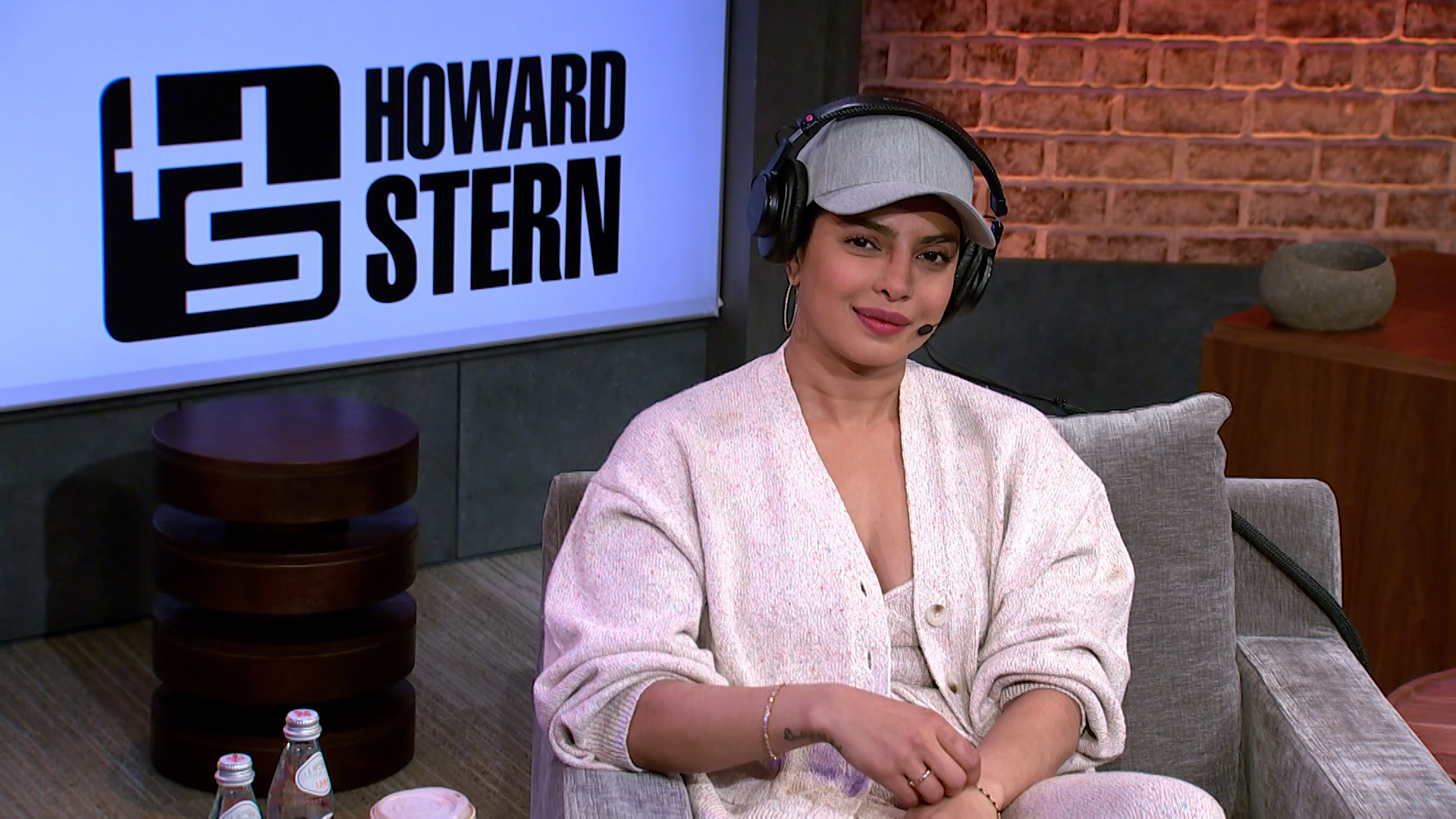 Prianka Chopara And Nick Jones Hot Fucking - Actress and Global Icon Priyanka Chopra Makes Her Stern Show Debut | Howard  Stern