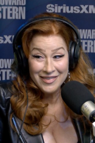 Read about Lisa Ann Walter Talks “Parent Trap 2”